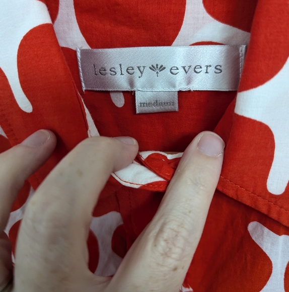 Lesley Evers Red Floral Button Top Long Sleeve Cotton - Picture 10 of 11